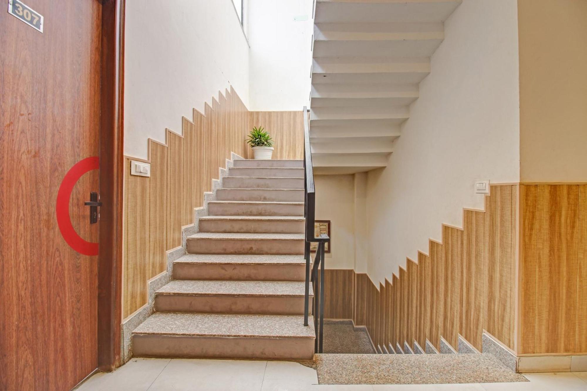 Готель Super Townhouse Kachnar House Vikas Nagar Hasanganj Екстер'єр фото